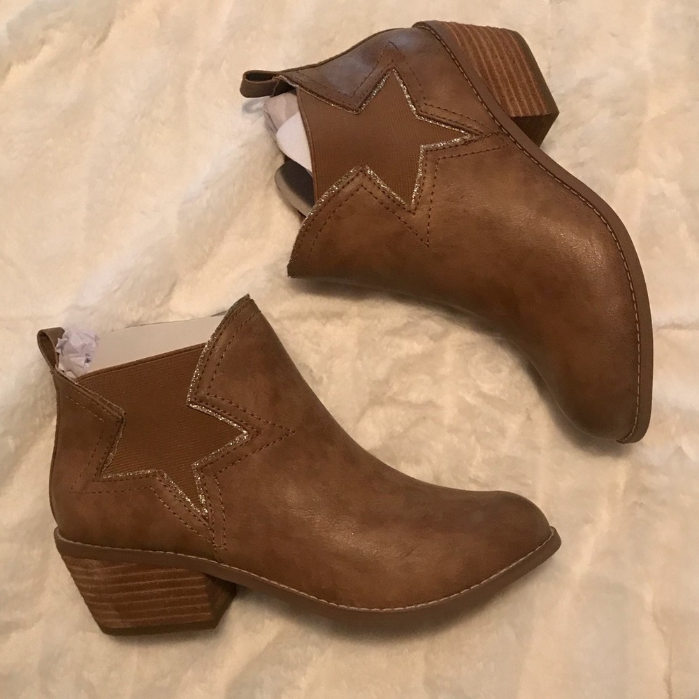 NWT Not Rated Star booties